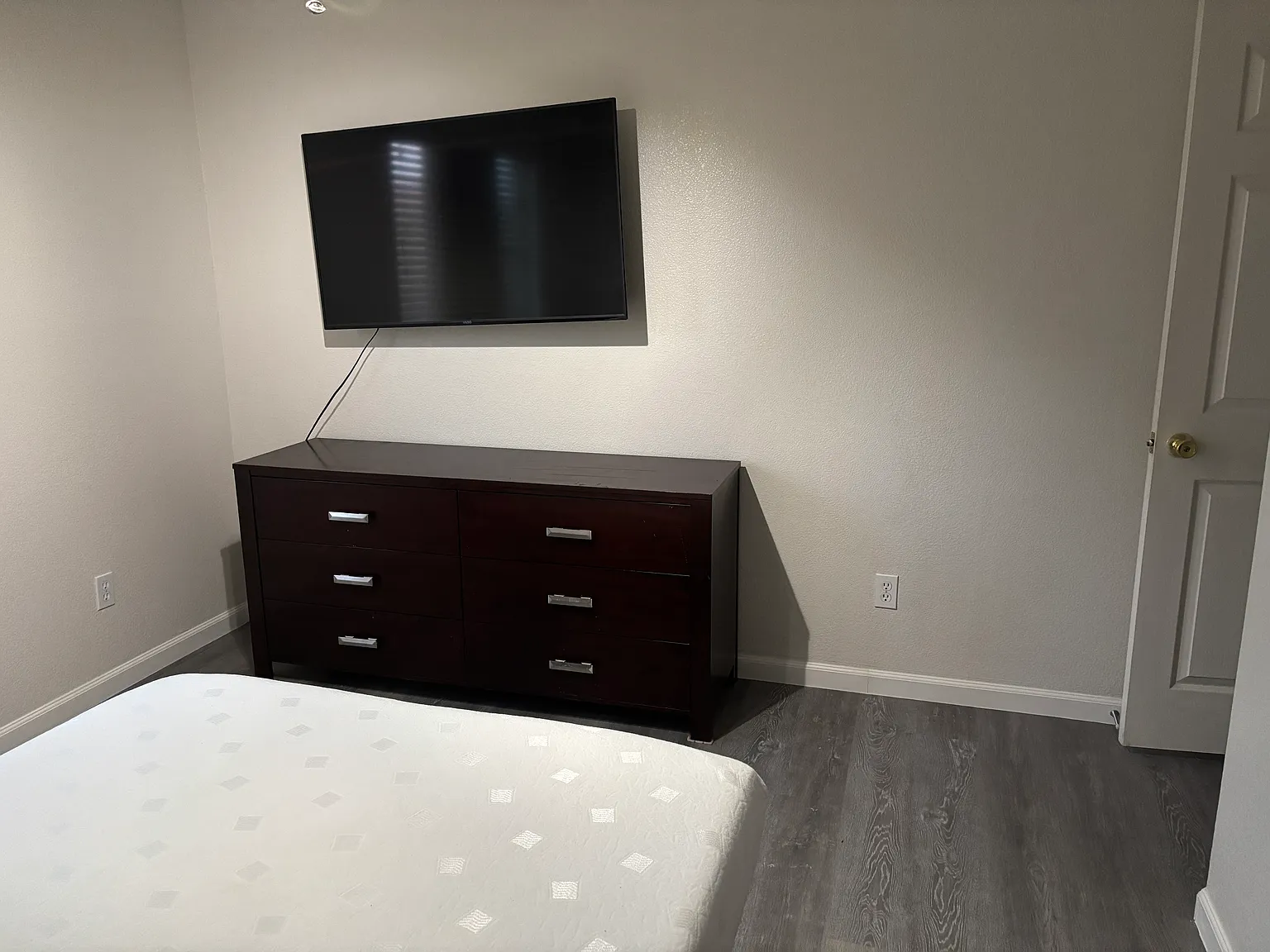 5 bed, 2487 sqft, $800 — Photo 3