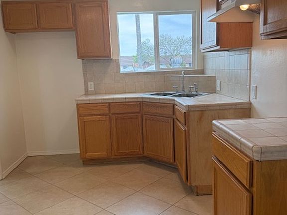 4th image of 11730-11734.5 Lakewood Blvd Unit 1-6