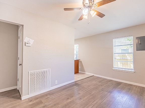 5th image of 550 Ferris Ave