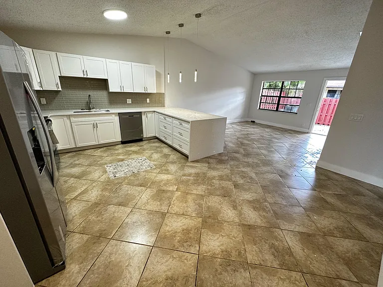 4326 Woodstock Dr #C — Photo 30
