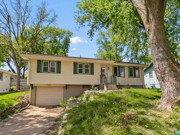 4216 N 91st St, Omaha, NE 68134