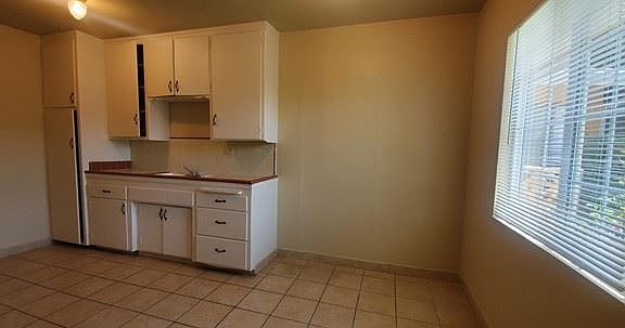 4th image of 9501 Steele St #C