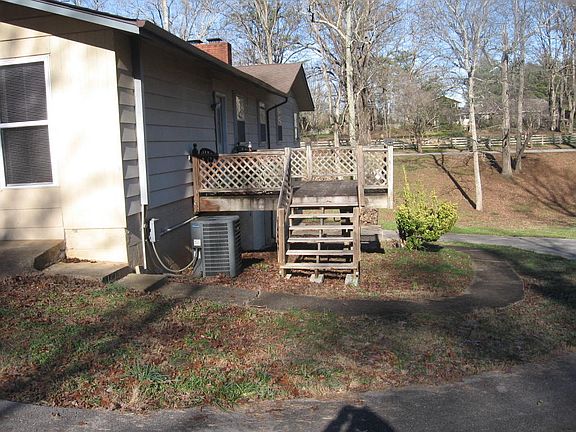 5th image of 302 Belleaire Dr