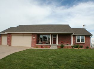 102 N Sunset Ln, Towanda, KS 67144