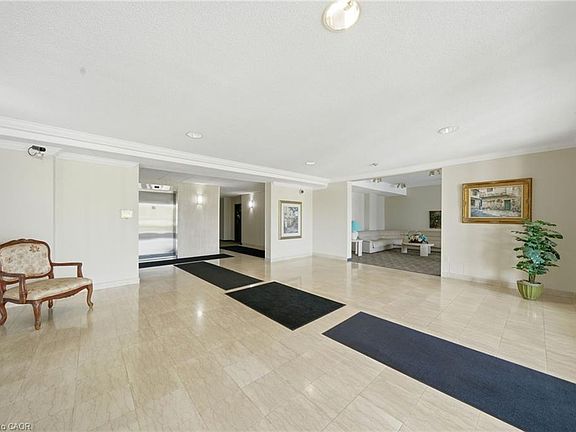5th image of 416 Limeridge Rd E #303