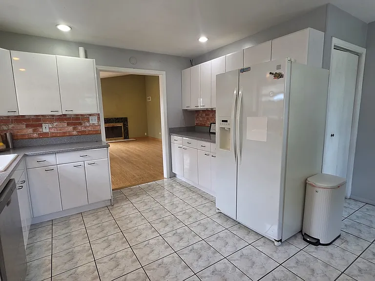 8418 W Crain St — Photo 7
