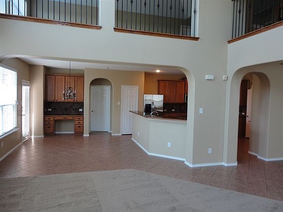 5th image of 916 Peach Ln
