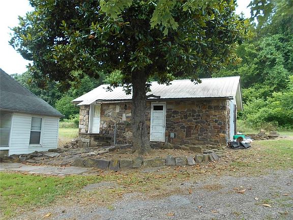 2nd image of 300 Linda Ln