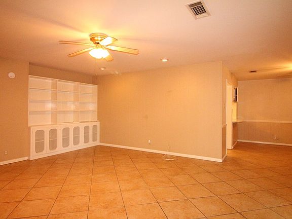 4th image of 3247 Woodlawn Dr