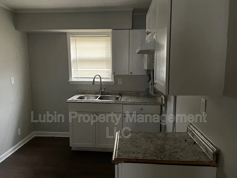 Building Photo - 2358 Zanone Ave