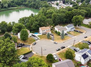 29 Lakeshore Dr, Mine Hill, NJ 07803