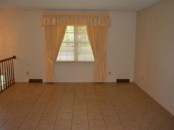 4th image of 3156 Hickory Ridge Dr