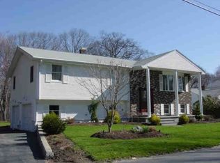 125 Moccasin Trl, Cranston, RI 02921