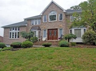 48 Meadow Bluff Rd, Morris Plains, NJ 07950