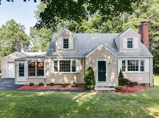 45 Woodlawn Dr, Trumbull, CT 06611