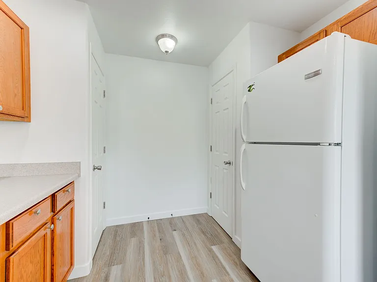 1094 Longbow Ln #D — Photo 8