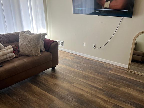 5th image of 123 Colonial Ct #123