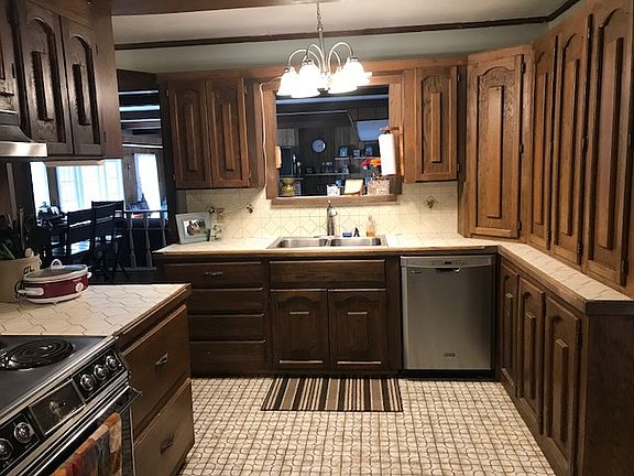 5th image of 1330 Schneider Ln