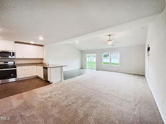 4th image of 631 Southwick Pl