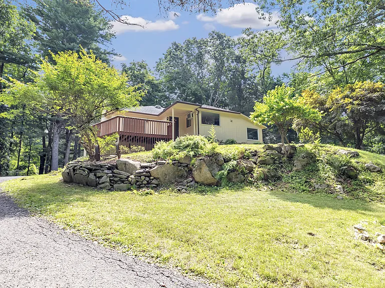 21 Old Redding Rd — Photo 1