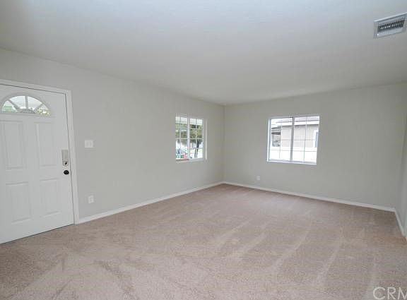 3rd image of 2846 N Crescent Ave