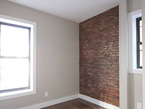 2nd image of 207 Saint James Pl APT 1R