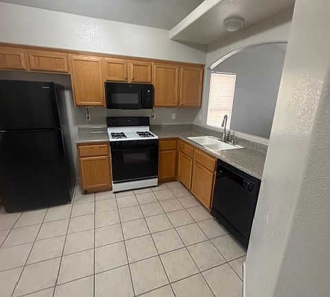 3rd image of 1042 Aspen Daisy Ave