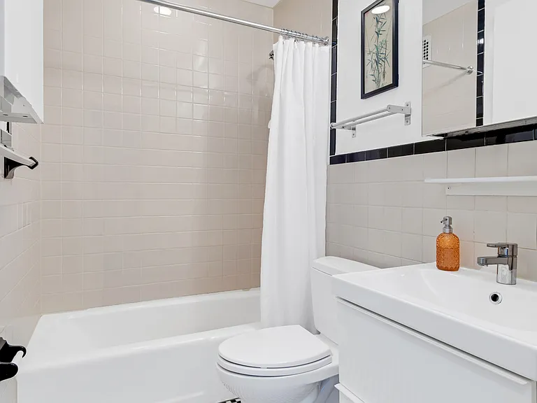 341 6th St #1F — Photo 8