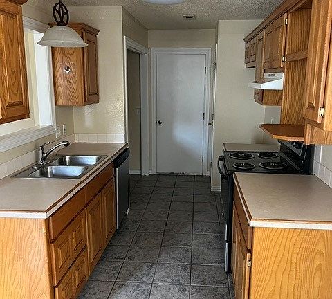 5th image of 518 Clearwood Ave