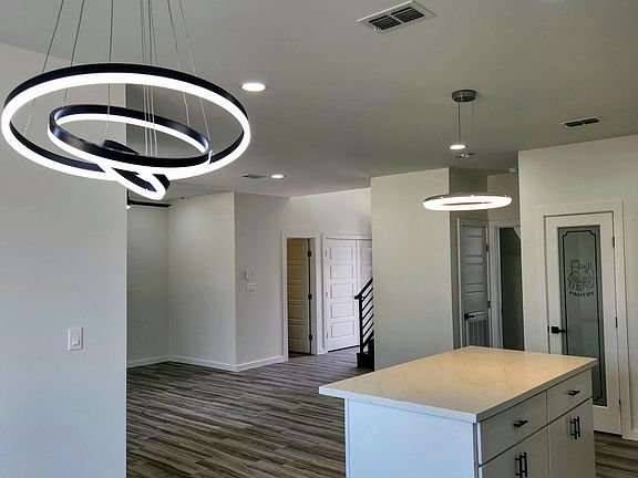 5th image of 700 W Seminole Ave