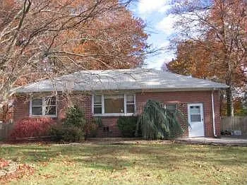 120 Dorothy Ave photo 1