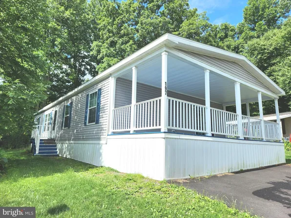 197 Willington Dr, Macungie, PA 18062