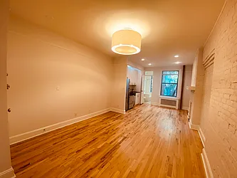 Rented by Metropolis Real Estate of Manhattan