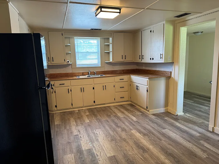 176 N Center St — Photo 2