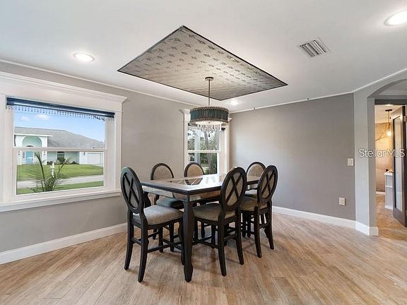 4th image of 821 Idlewild Way