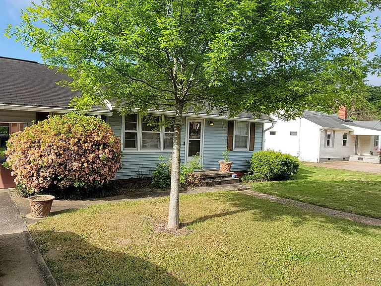 6 Arlington Dr — Photo 2