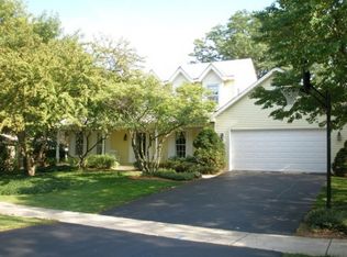 2156 Embden Ln, Wheaton, IL 60189