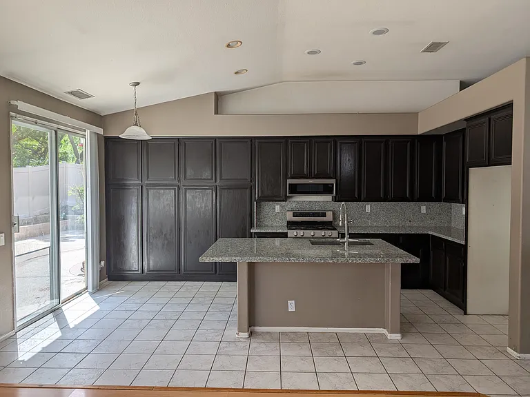 867 N Temescal St — Photo 8