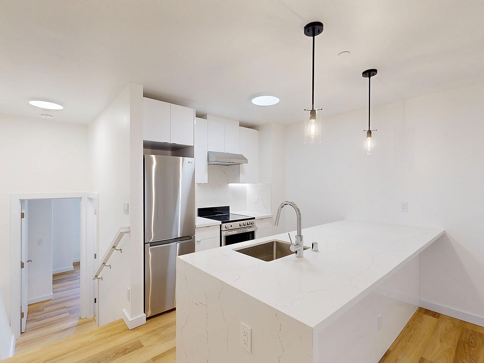 1st image of 2844 Lyon St #501