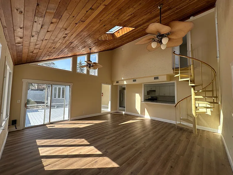 1749 Hillside Pl — Photo 32