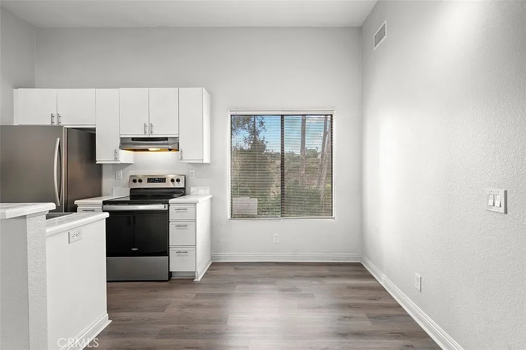 2 bed, 915 sqft, $2,950 — Photo 3