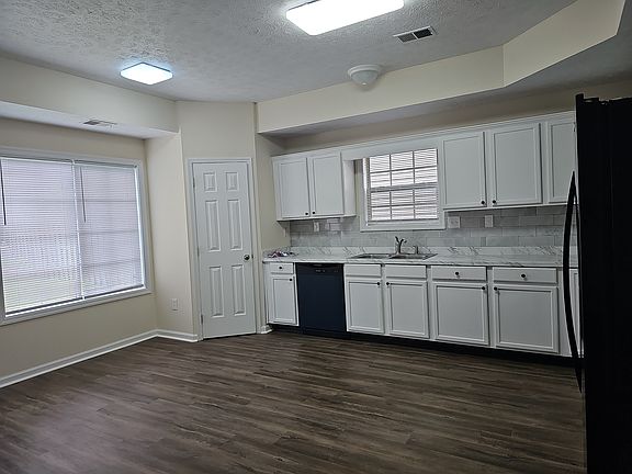 2nd image of 1149 Oatlands Park