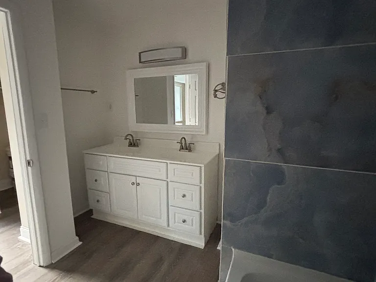 Bathroom 1st floor(additional picture)