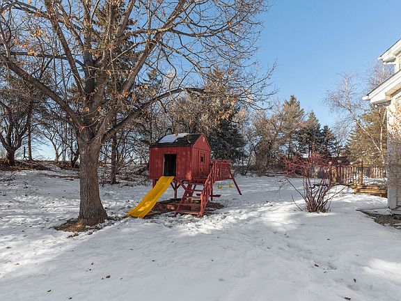 3rd image of 872 Winterberry Ct