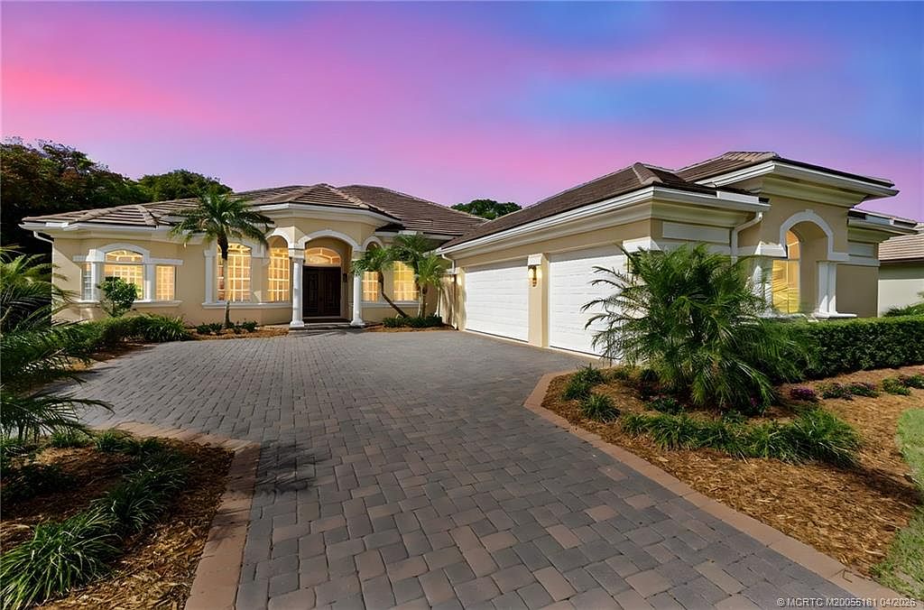 511 SW Squire Johns Ln