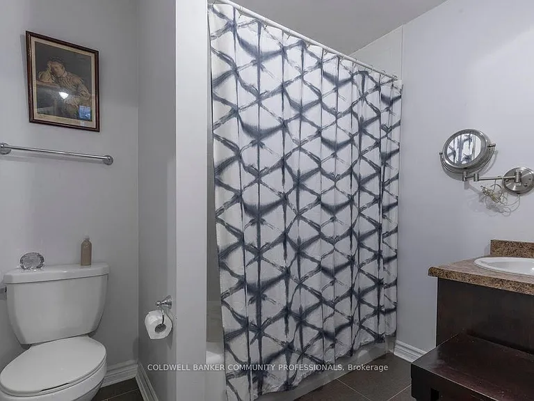80 King William St #112 — Photo 25