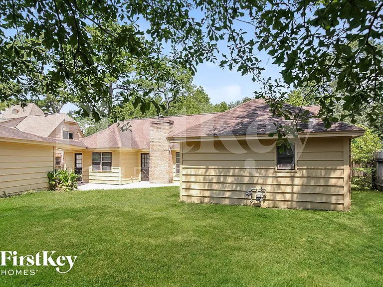 3811 Fernglade Dr — Photo 15
