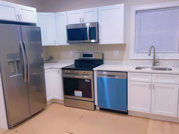 236 Cottage St #3, Pawtucket, RI 02860