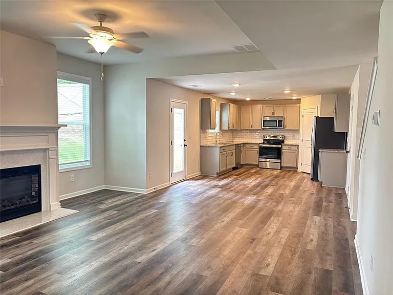 404 Fox Creek Dr — Photo 5