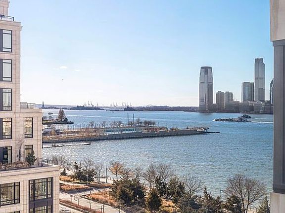 4th image of 450 Washington St #1001